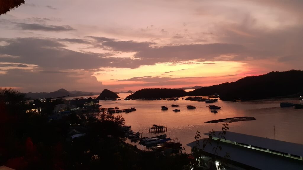 labuan bajo tour